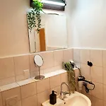 Design-apartment Fuer 4 Mit Kueche Nahe Der City *